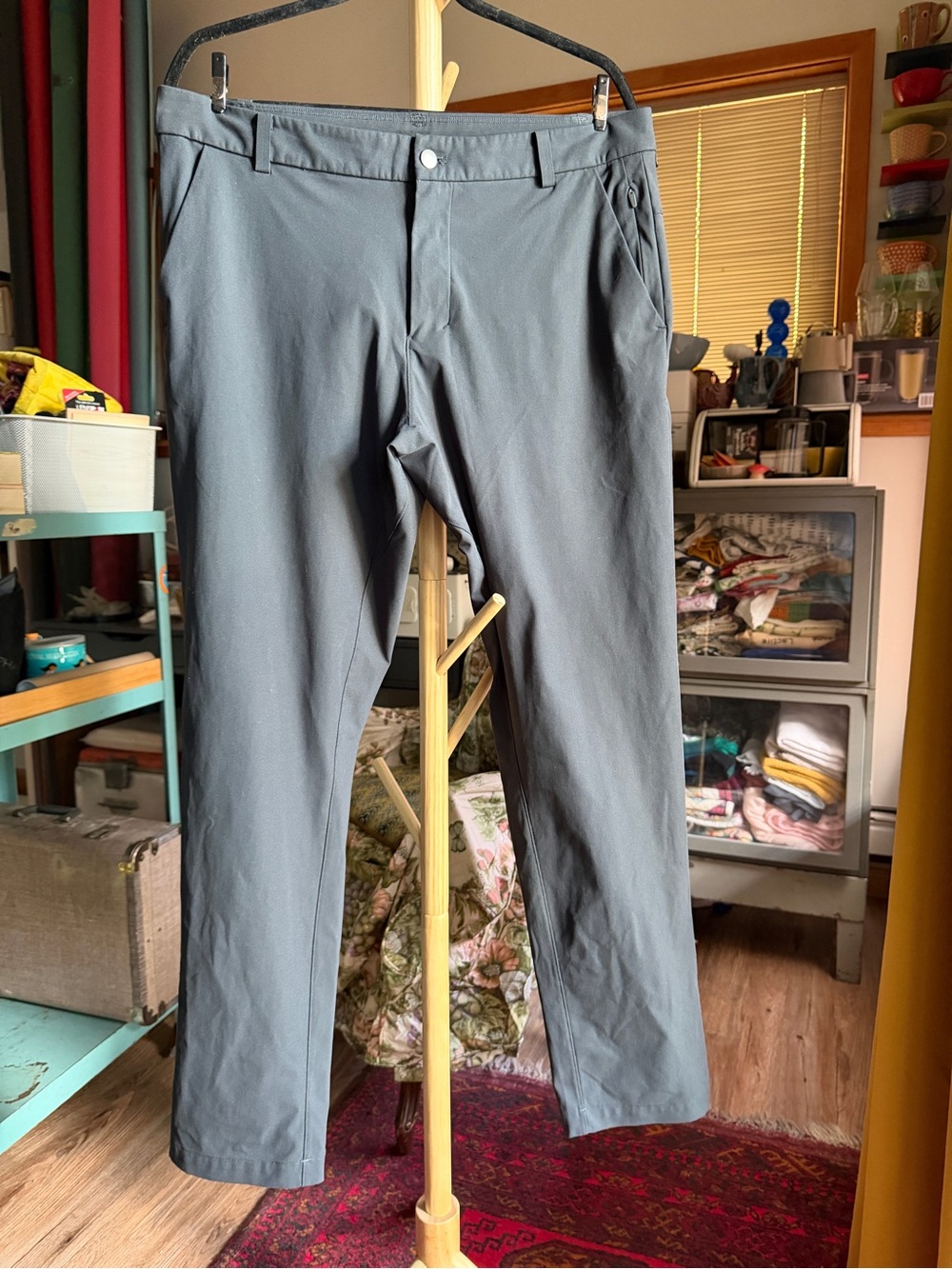 Lululemon Men's sport fabric charcoal gray slacks (size 34?)